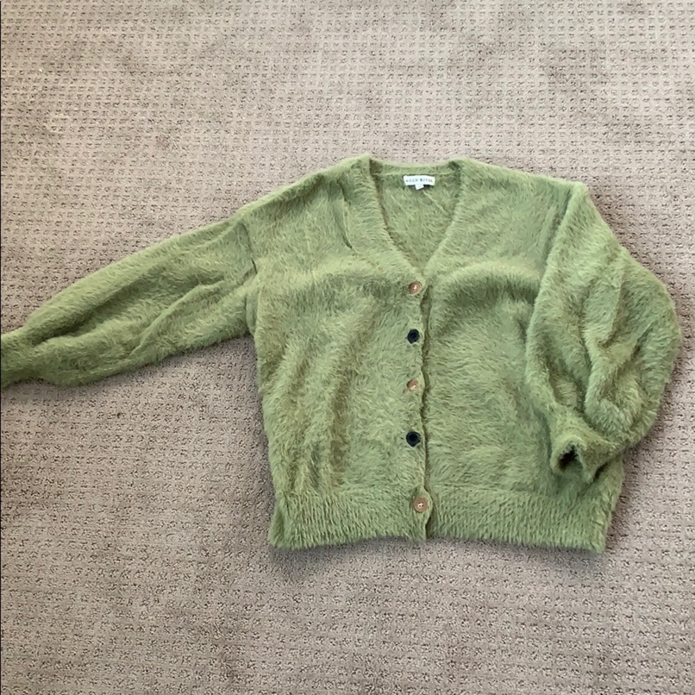 Sweater new without tag